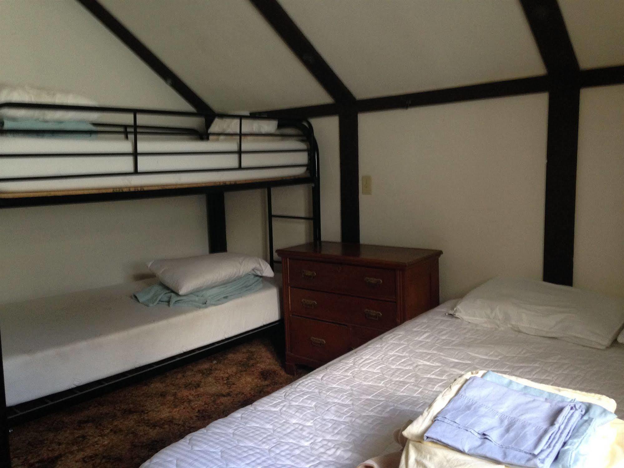 The Hostel California Bishop Εξωτερικό φωτογραφία