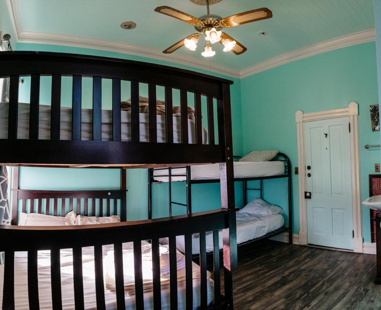 The Hostel California Bishop Εξωτερικό φωτογραφία